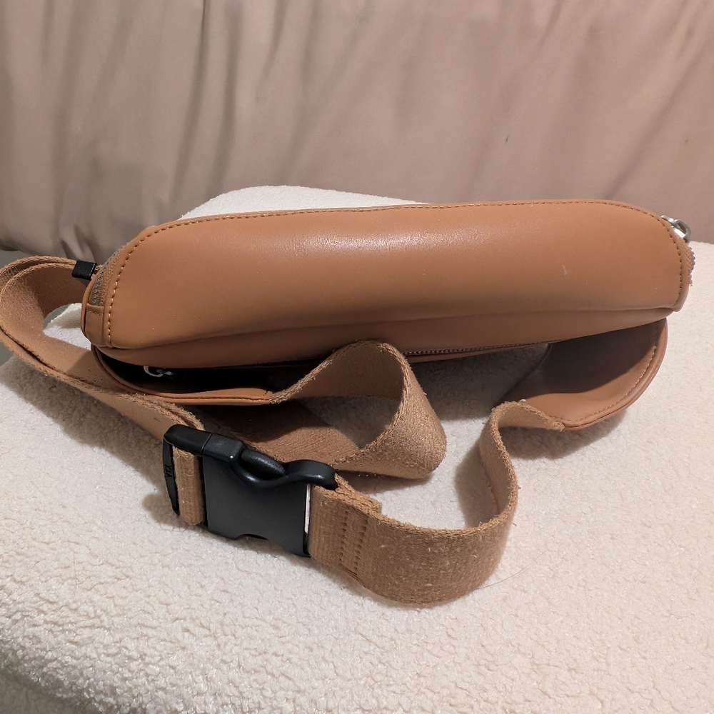 Monos Metro Sling Vegan Leather - Picture 2 of 4